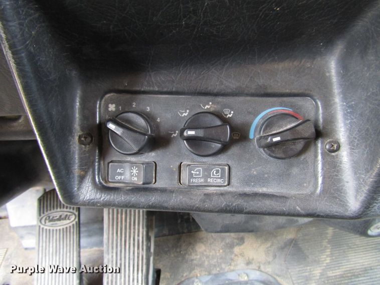 image for item DG1373 1999 Peterbilt 377 truck cab and chassis