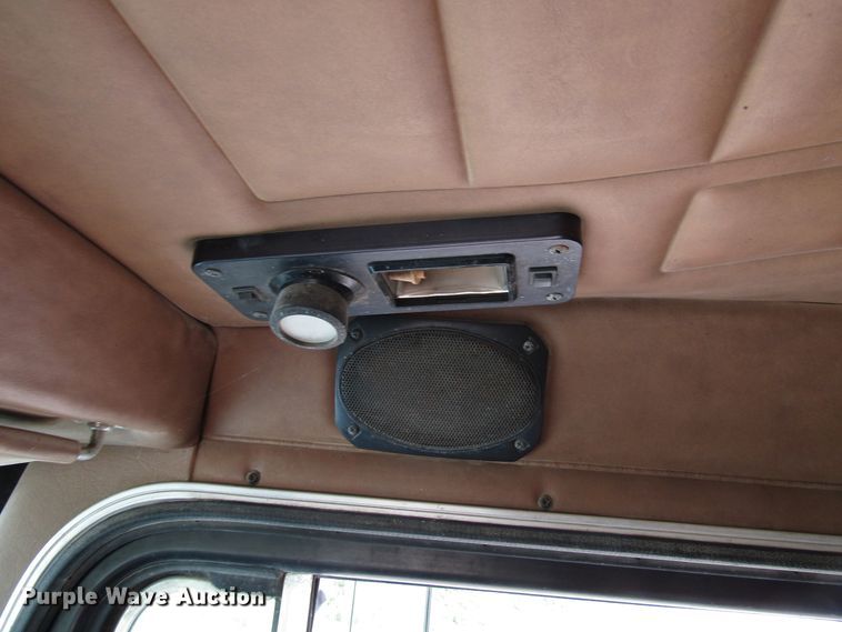 image for item DG1373 1999 Peterbilt 377 truck cab and chassis