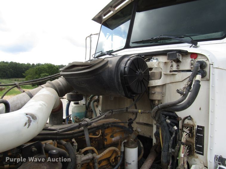 image for item DG1373 1999 Peterbilt 377 truck cab and chassis