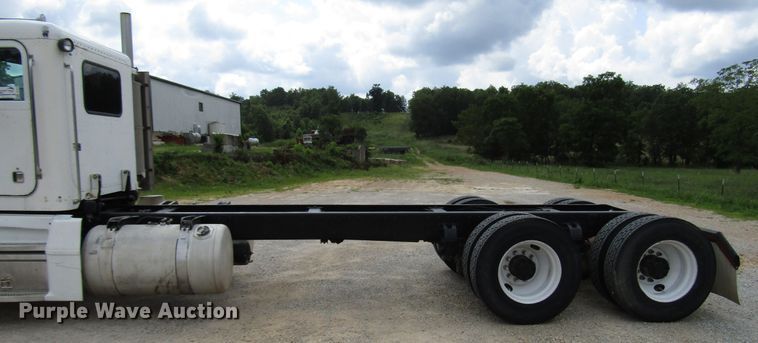 image for item DG1373 1999 Peterbilt 377 truck cab and chassis