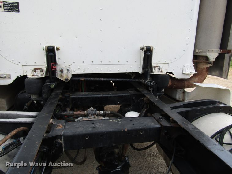 image for item DG1373 1999 Peterbilt 377 truck cab and chassis