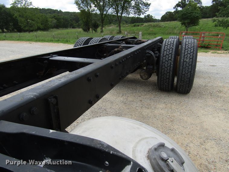 image for item DG1373 1999 Peterbilt 377 truck cab and chassis