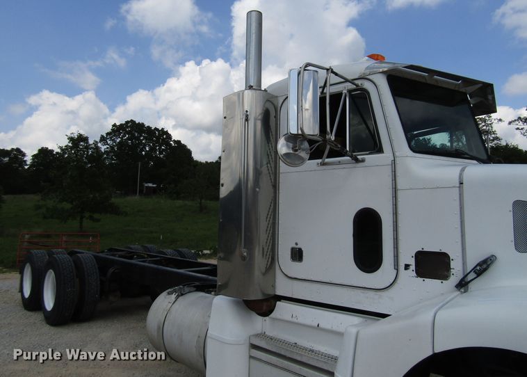 image for item DG1373 1999 Peterbilt 377 truck cab and chassis