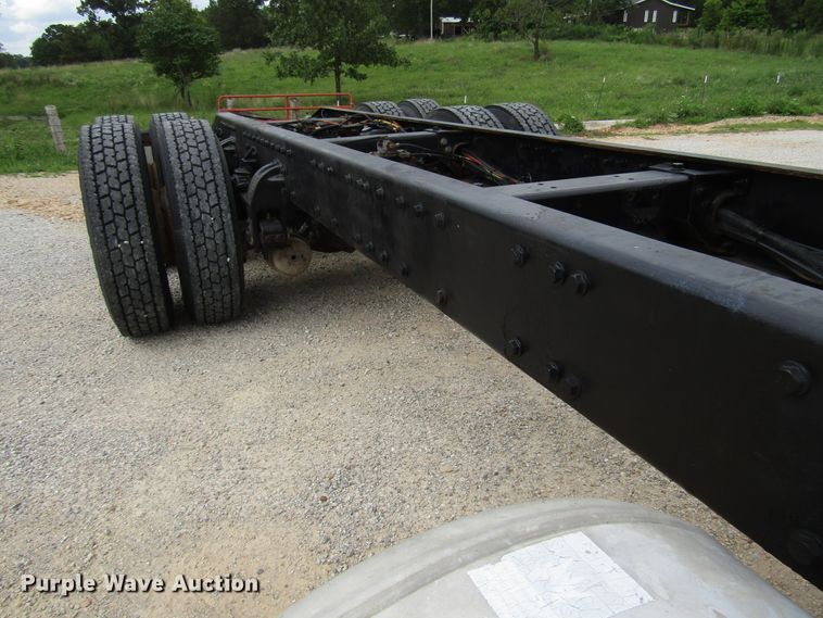 image for item DG1373 1999 Peterbilt 377 truck cab and chassis