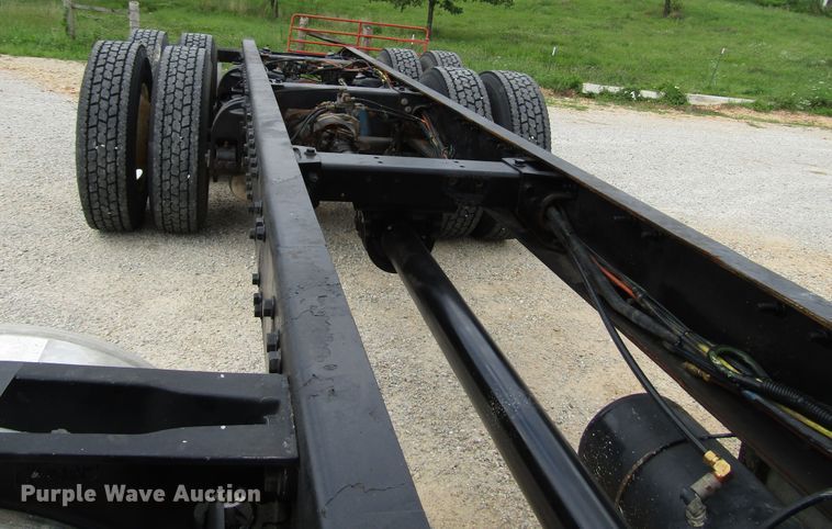 image for item DG1373 1999 Peterbilt 377 truck cab and chassis