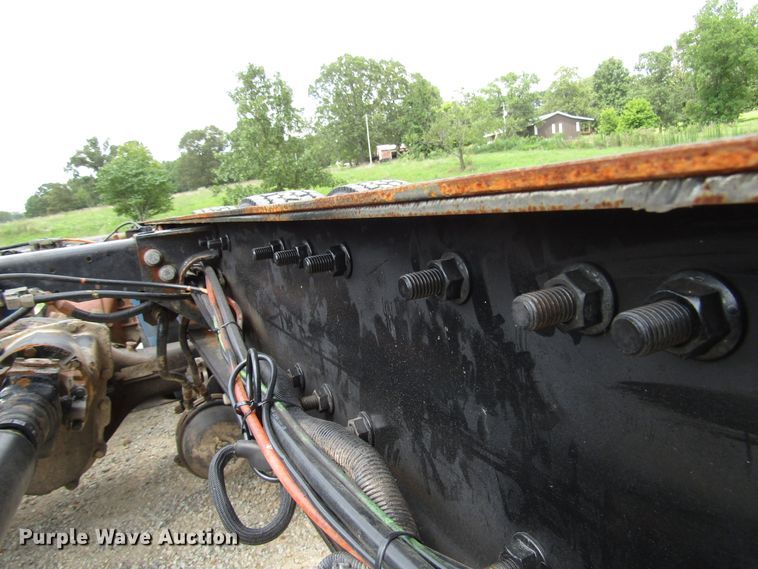 image for item DG1373 1999 Peterbilt 377 truck cab and chassis