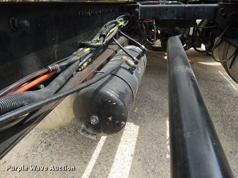 image for item DG1373 1999 Peterbilt 377 truck cab and chassis