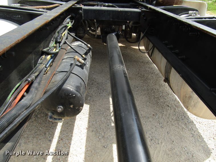 image for item DG1373 1999 Peterbilt 377 truck cab and chassis