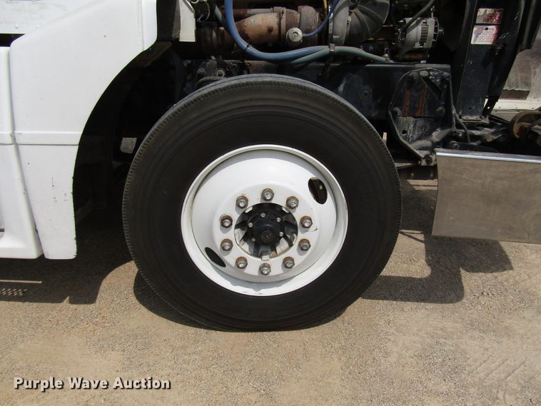 image for item DG1373 1999 Peterbilt 377 truck cab and chassis