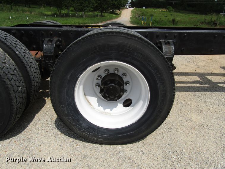 image for item DG1373 1999 Peterbilt 377 truck cab and chassis