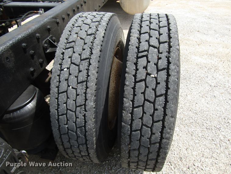 image for item DG1373 1999 Peterbilt 377 truck cab and chassis