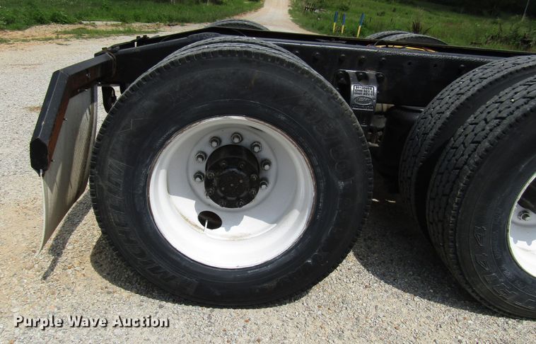 image for item DG1373 1999 Peterbilt 377 truck cab and chassis