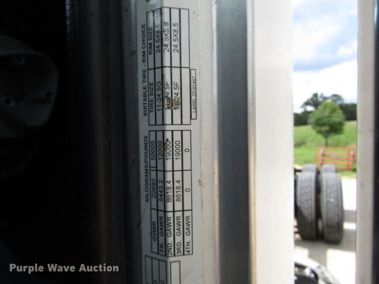 image for item DG1373 1999 Peterbilt 377 truck cab and chassis