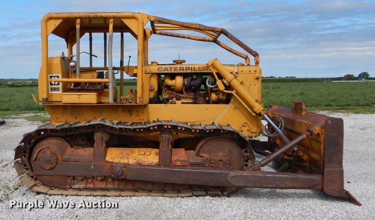 image for item DH6033 1966 Caterpillar D6C dozer