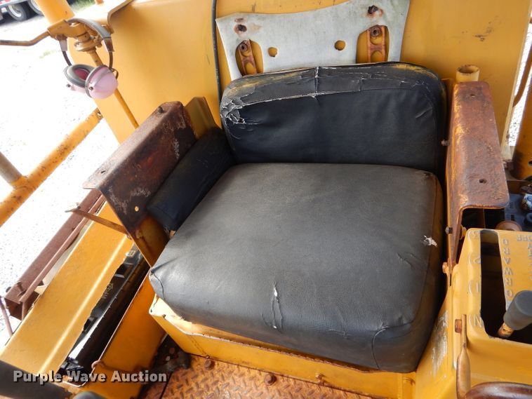 image for item DH6033 1966 Caterpillar D6C dozer