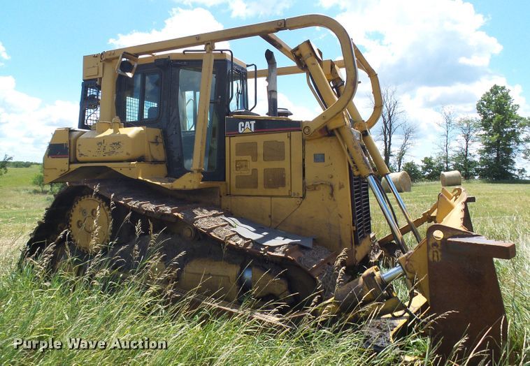 image for item DI0570 2004 Caterpillar D6R XW Series II dozer