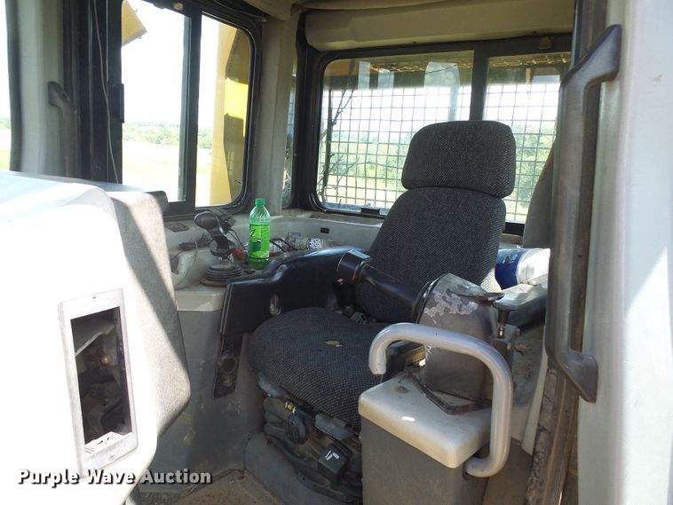 image for item DI0570 2004 Caterpillar D6R XW Series II dozer