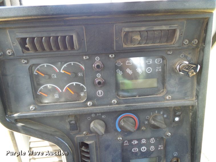 image for item DI0570 2004 Caterpillar D6R XW Series II dozer