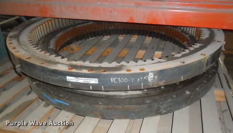 image for item DI9027 (2) Komatsu PC300-7 swing circles