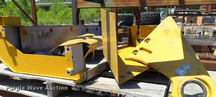 image for item DI9041 Komatsu PC75UU-2 counterweight