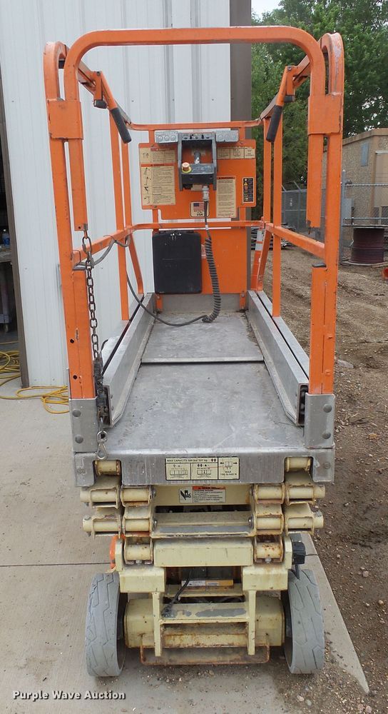 image for item DX9196 2005 JLG 1930ES scissor lift