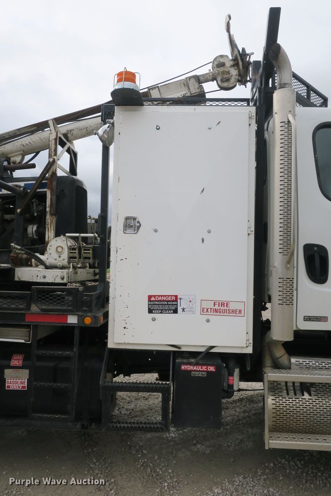 image for item EA9337 2009 Freightliner Business Class M2 pressure digger truck