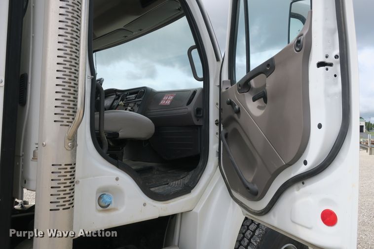 image for item EA9337 2009 Freightliner Business Class M2 pressure digger truck