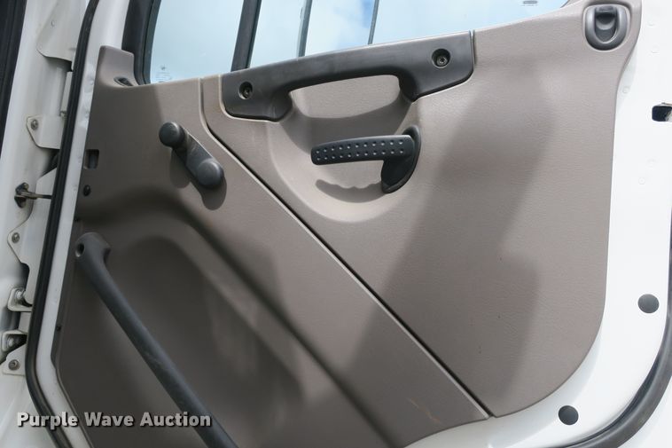 image for item EA9337 2009 Freightliner Business Class M2 pressure digger truck