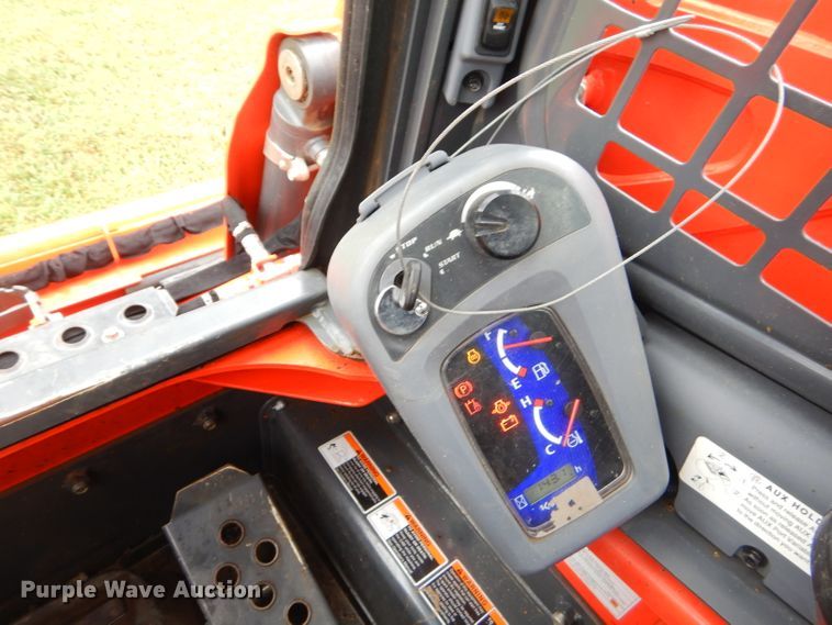 image for item ED9484 Kubota SSV65 skid steer