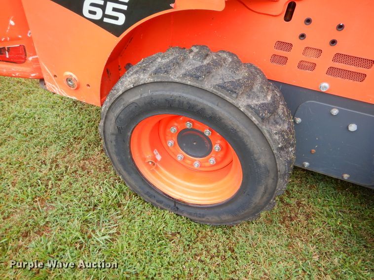 image for item ED9484 Kubota SSV65 skid steer