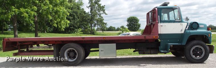 image for item EM9778 1989 Ford L8000 rollback truck