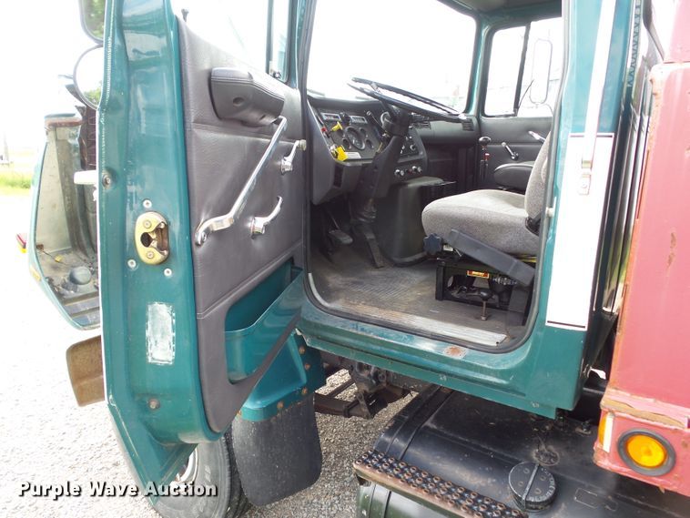 image for item EM9778 1989 Ford L8000 rollback truck