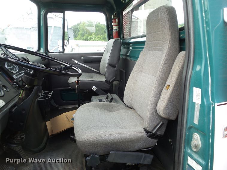 image for item EM9778 1989 Ford L8000 rollback truck