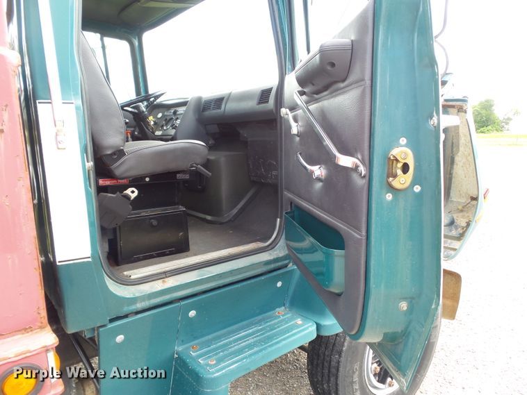 image for item EM9778 1989 Ford L8000 rollback truck