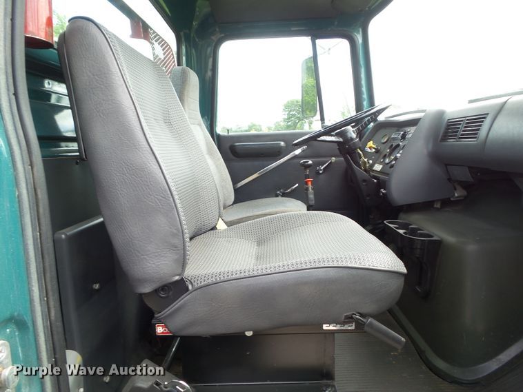 image for item EM9778 1989 Ford L8000 rollback truck