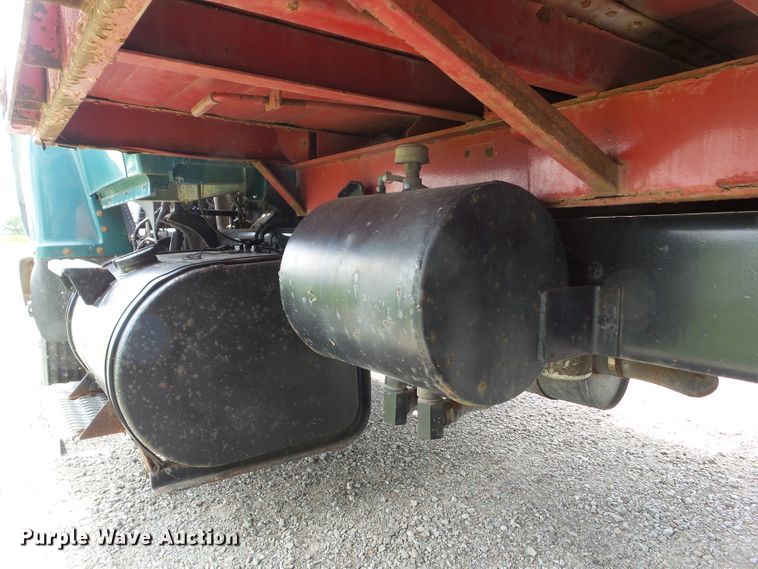 image for item EM9778 1989 Ford L8000 rollback truck