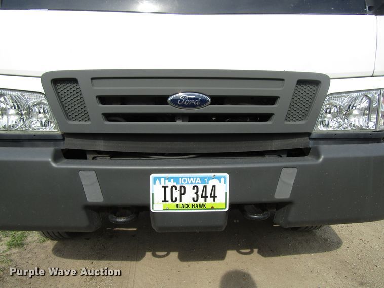 image for item EU9749 2006 Ford LCF450 box truck