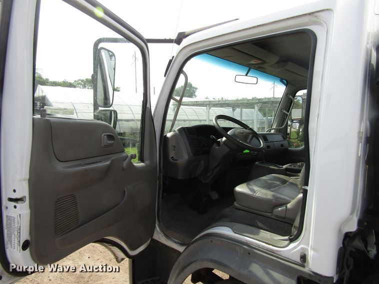 image for item EU9749 2006 Ford LCF450 box truck