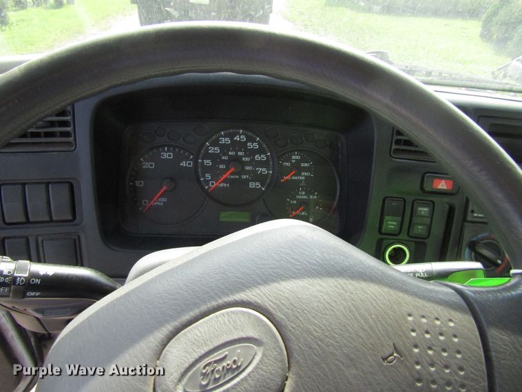 image for item EU9749 2006 Ford LCF450 box truck