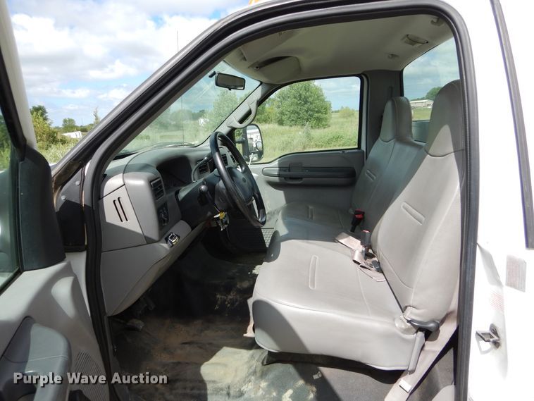 image for item FI9910 1999 Ford F450 Super Duty bucket truck