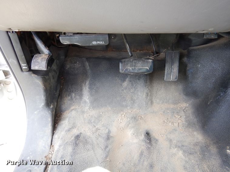 image for item FI9910 1999 Ford F450 Super Duty bucket truck