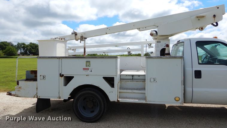 image for item FI9910 1999 Ford F450 Super Duty bucket truck