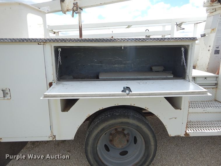 image for item FI9910 1999 Ford F450 Super Duty bucket truck