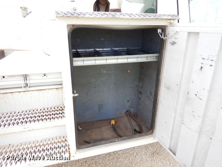 image for item FI9910 1999 Ford F450 Super Duty bucket truck