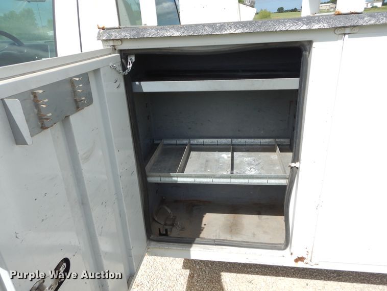 image for item FI9910 1999 Ford F450 Super Duty bucket truck