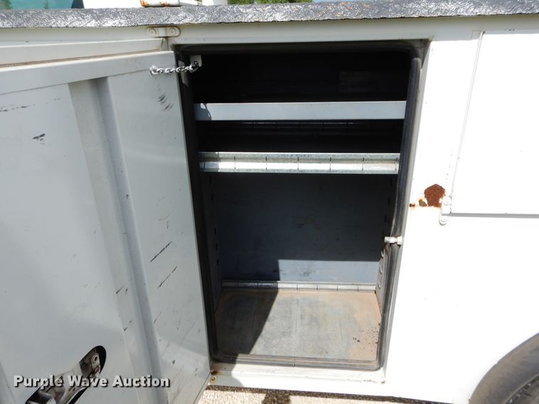 image for item FI9910 1999 Ford F450 Super Duty bucket truck