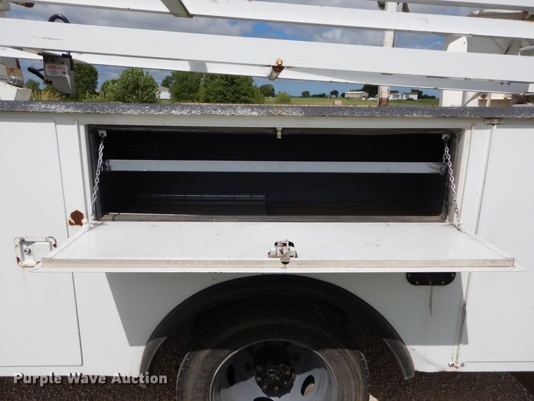 image for item FI9910 1999 Ford F450 Super Duty bucket truck