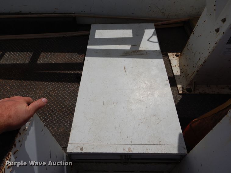 image for item FI9910 1999 Ford F450 Super Duty bucket truck