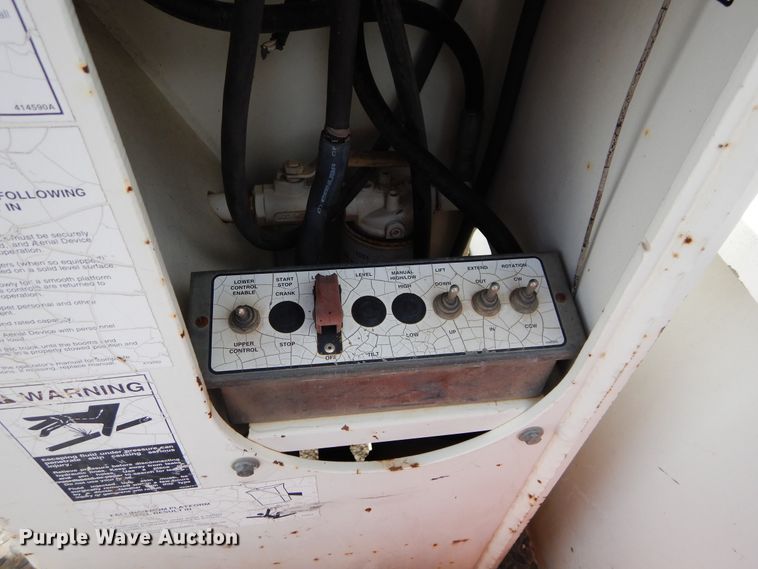 image for item FI9910 1999 Ford F450 Super Duty bucket truck