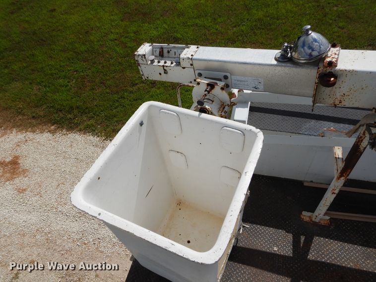 image for item FI9910 1999 Ford F450 Super Duty bucket truck